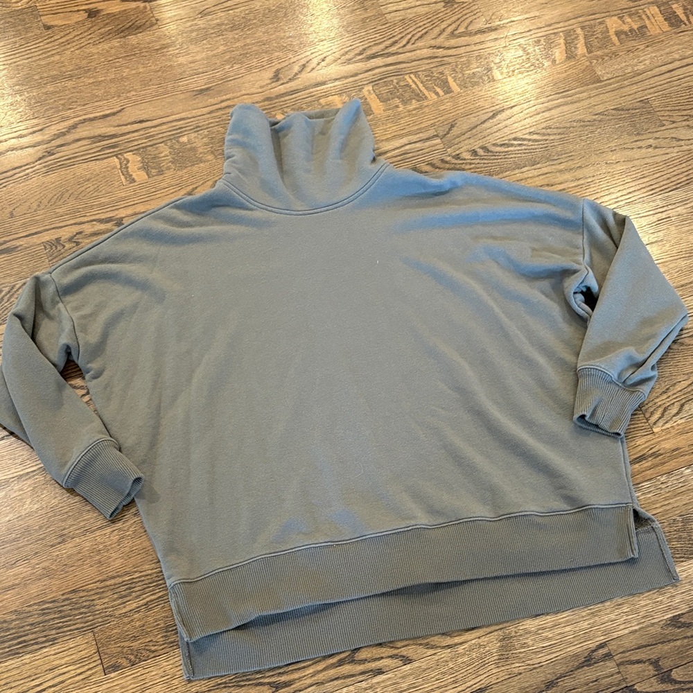 Aerie Oversized Women’s Turtleneck Sweatshirt  in Sage Green, S